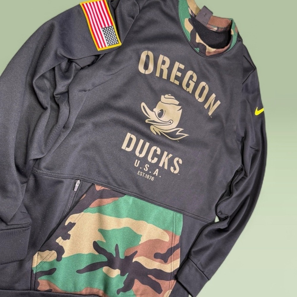 Nike Oregon Ducks Salute To Service Camo Crew Sweatshirt Men Size S DA5632-010
